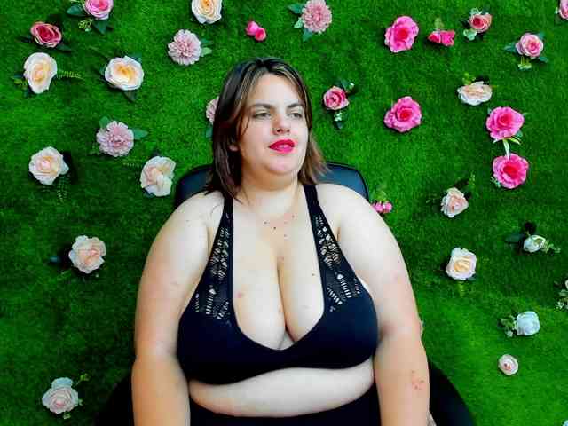 HugeTittiess webcam