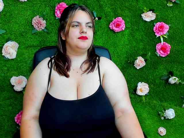 HugeTittiess webcam