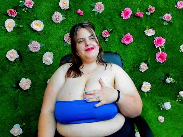 HugeTittiess webcam