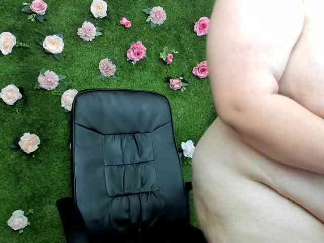 HugeTittiess webcam