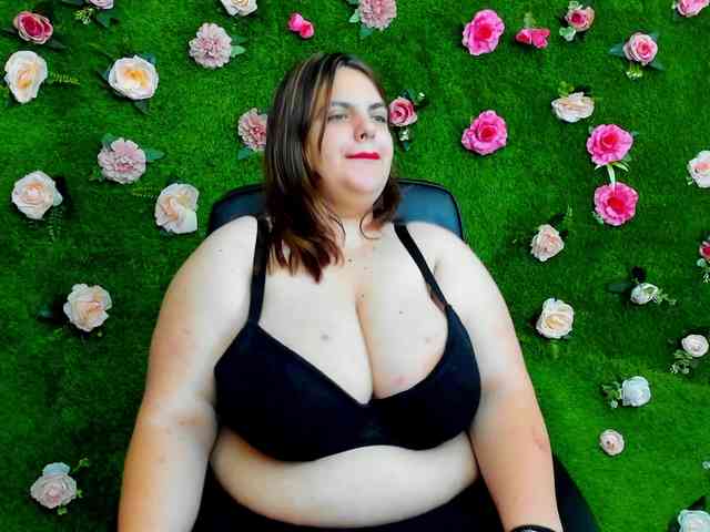 HugeTittiess webcam