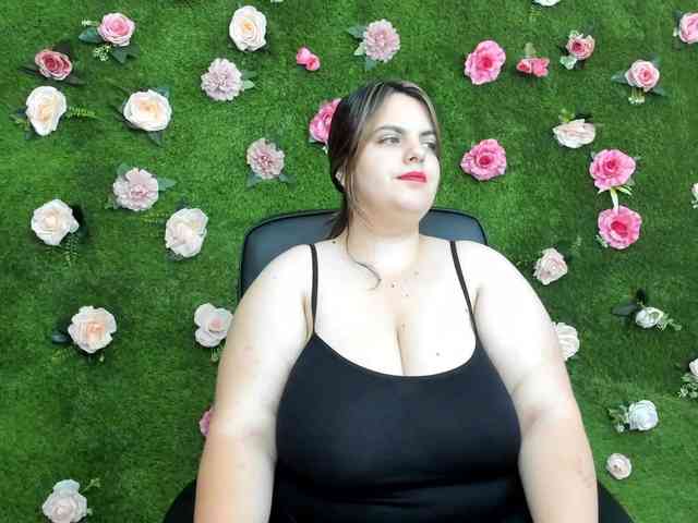 HugeTittiess webcam