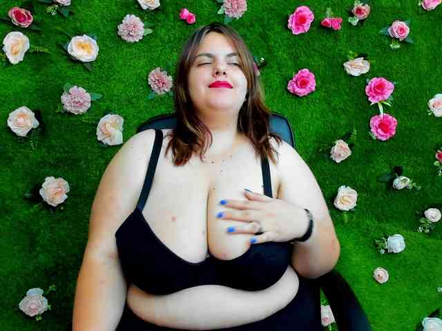 HugeTittiess webcam