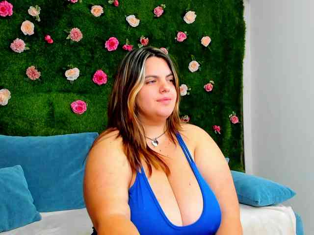 HugeTittiess webcam