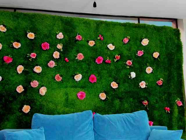 HugeTittiess webcam