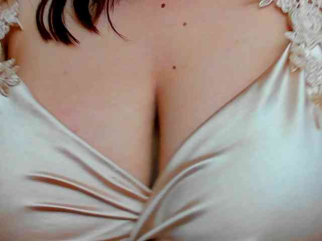 HugeTittiess webcam