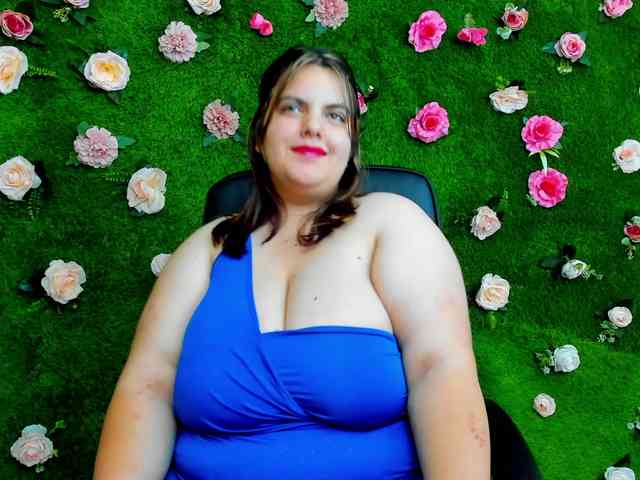 HugeTittiess webcam