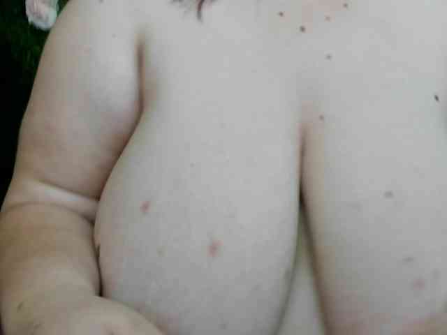 HugeTittiess webcam