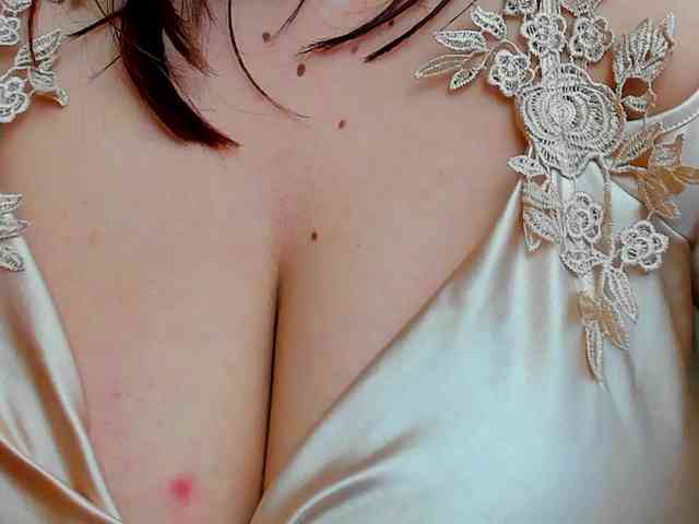HugeTittiess webcam
