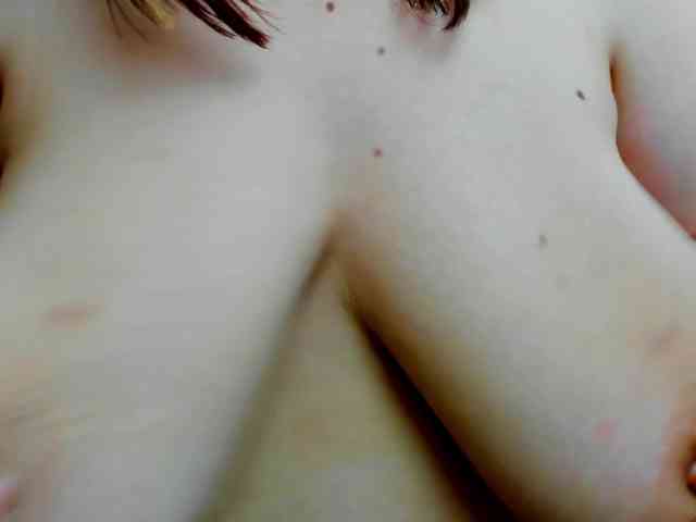 HugeTittiess webcam