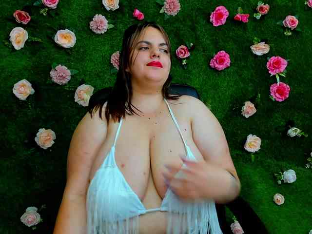 HugeTittiess webcam