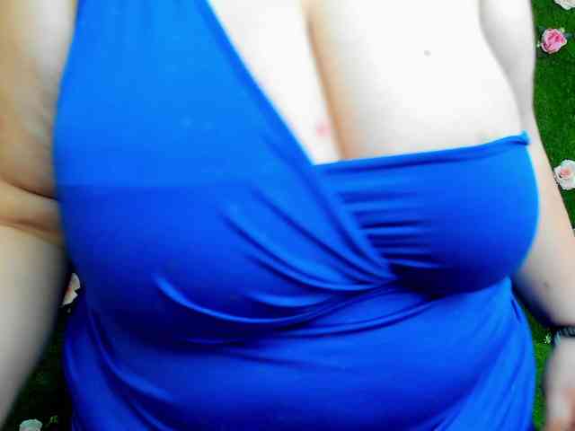 HugeTittiess webcam