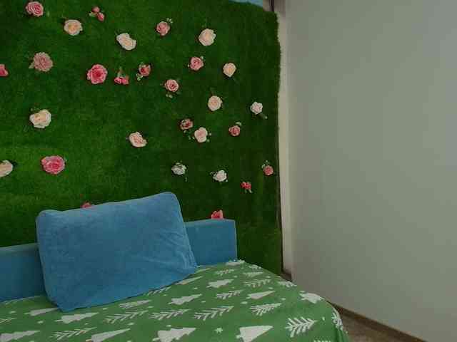 HugeTittiess HugeTittiess