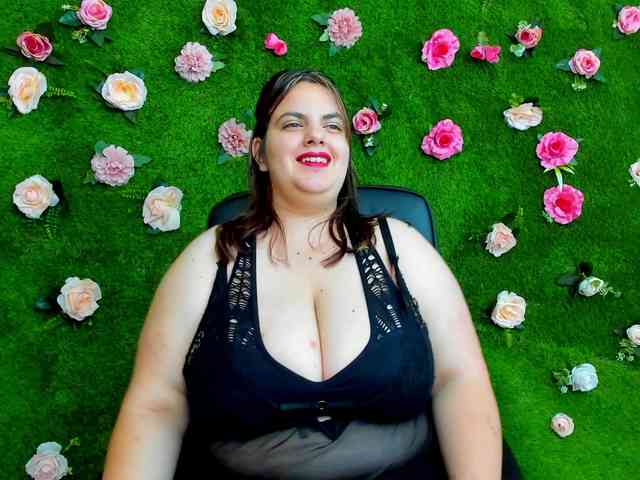 HugeTittiess webcam