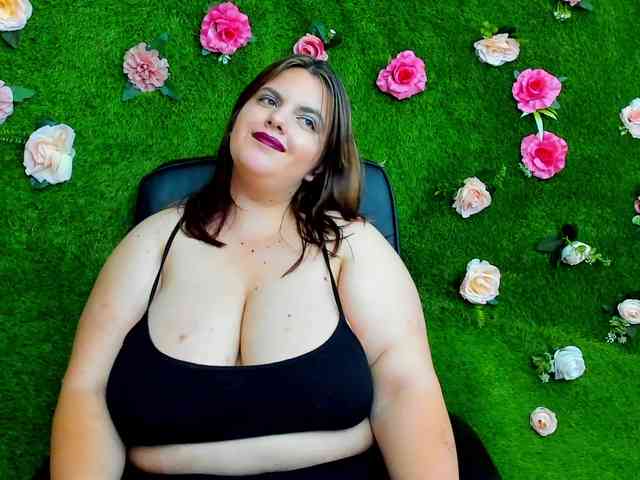 HugeTittiess webcam