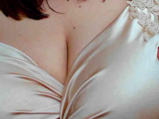 HugeTittiess webcam