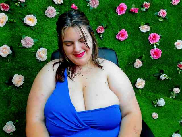 HugeTittiess webcam