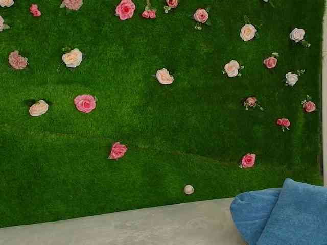 HugeTittiess HugeTittiess