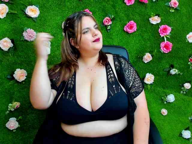 HugeTittiess webcam