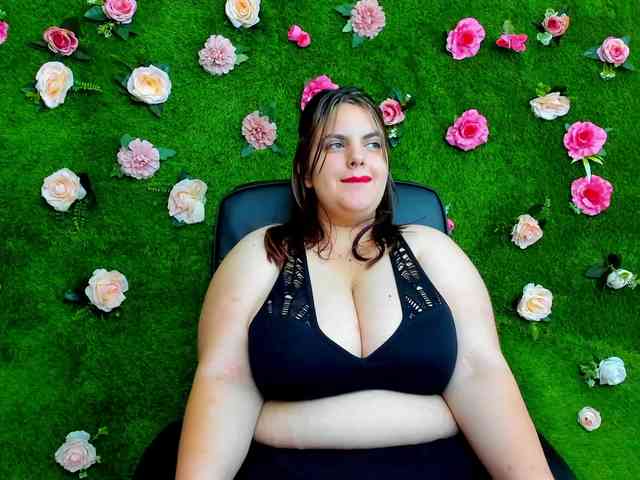 HugeTittiess webcam