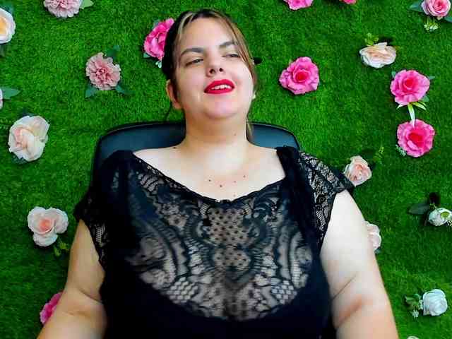 HugeTittiess webcam