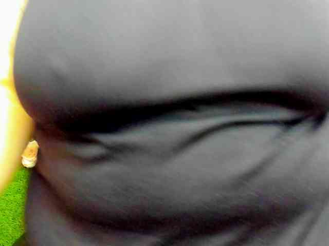 HugeTittiess webcam