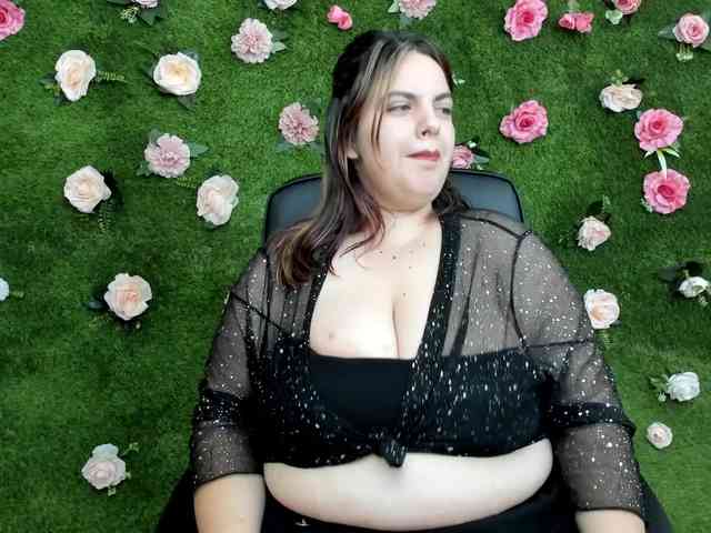 HugeTittiess webcam
