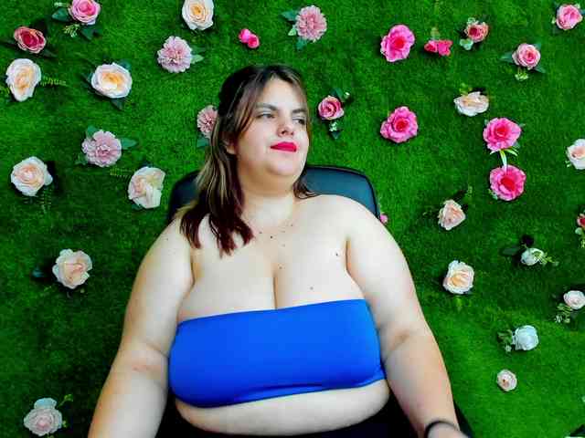 HugeTittiess webcam