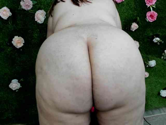 HugeTittiess webcam