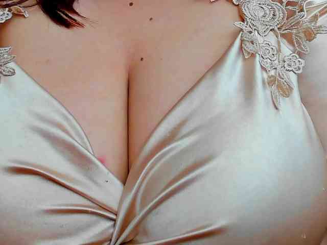 HugeTittiess webcam