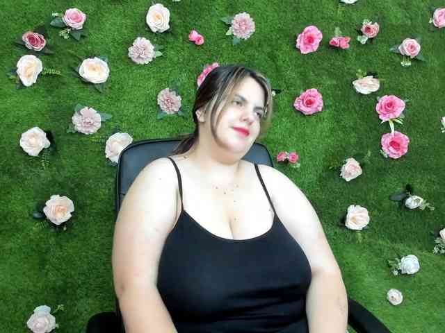 HugeTittiess webcam