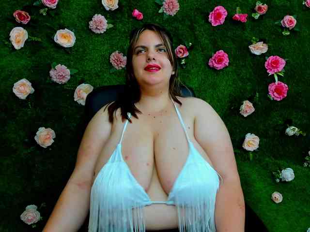 HugeTittiess webcam
