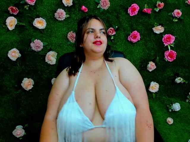 HugeTittiess webcam