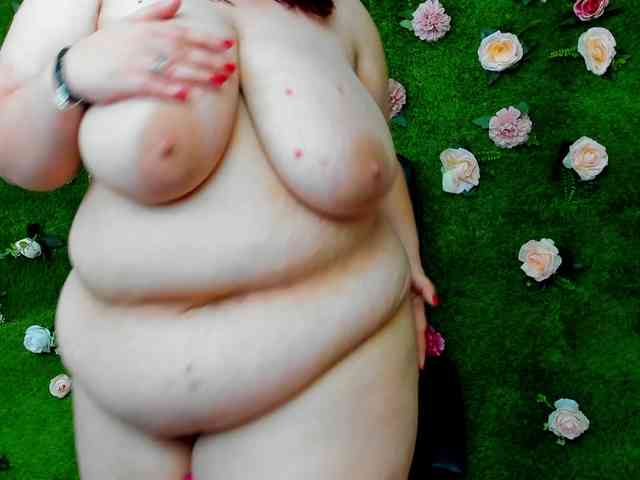 HugeTittiess webcam