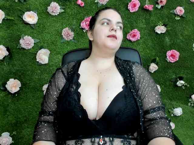 HugeTittiess webcam