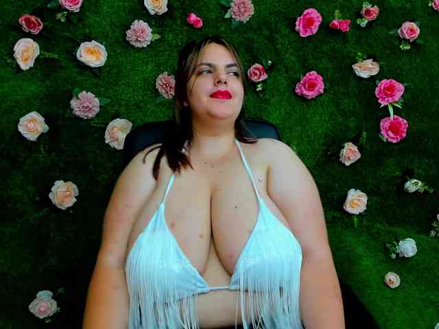 HugeTittiess webcam