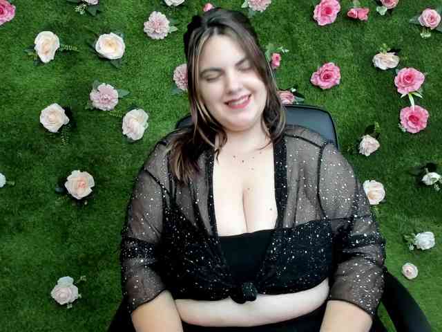 HugeTittiess webcam