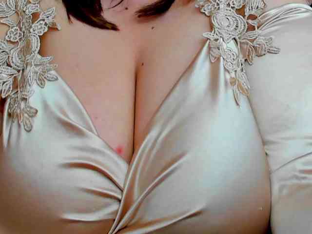 HugeTittiess webcam