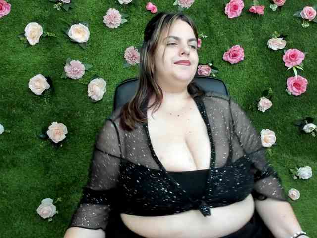 HugeTittiess webcam