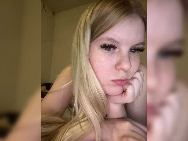 Amelia2004's BongaCams show and profile