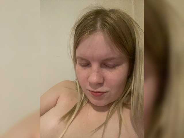 Amelia2004's BongaCams show and profile