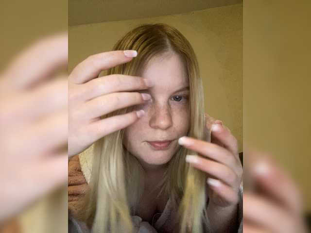 Amelia2004's BongaCams show and profile