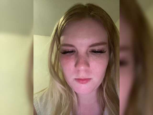 Amelia2004's BongaCams show and profile