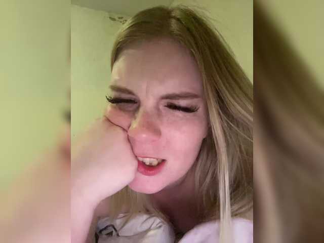 Amelia2004's BongaCams show and profile