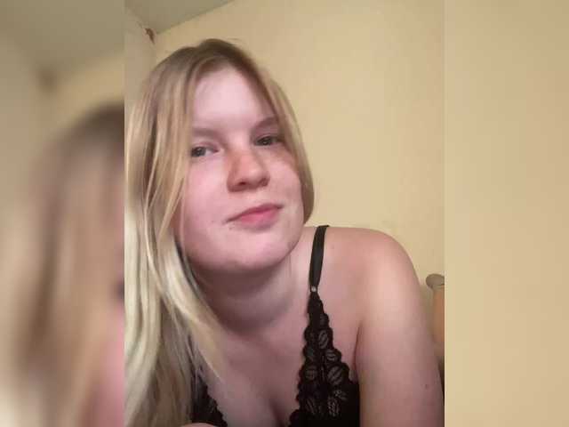 Amelia2004's BongaCams show and profile