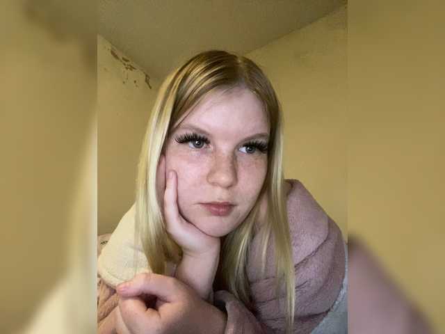 Amelia2004's BongaCams show and profile