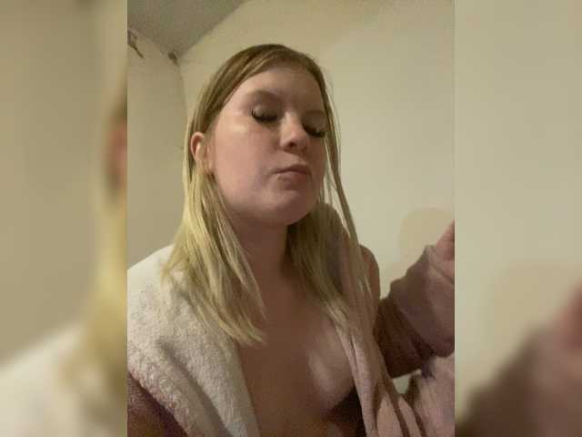 Amelia2004's BongaCams show and profile