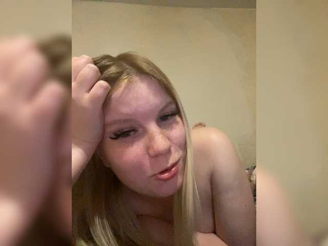 Amelia2004's BongaCams show and profile