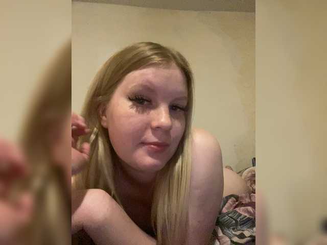 Amelia2004's BongaCams show and profile