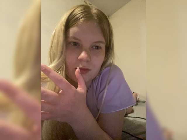 Amelia2004's BongaCams show and profile